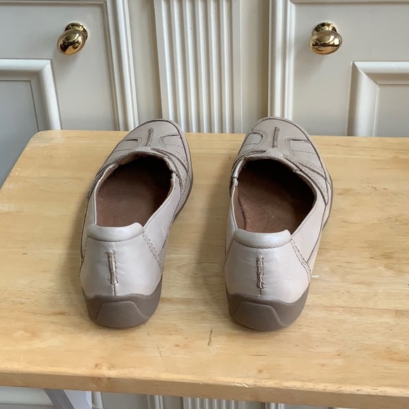 Shoes - Picture 4 of 4